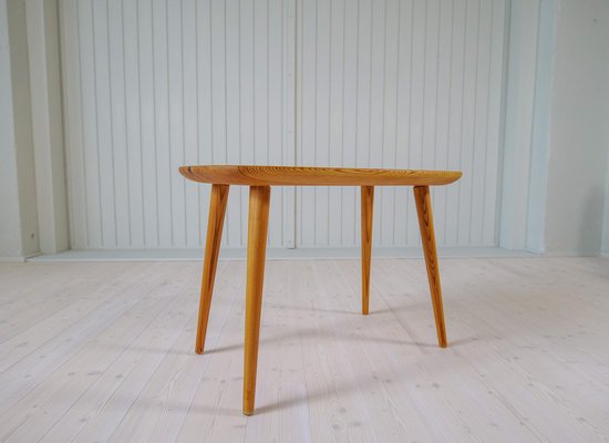 Mid-Century Modern Coffe Table in Pine, Sweden, 1940s-UYK-1706094