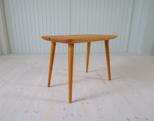 Mid-Century Modern Coffe Table in Pine, Sweden, 1940s-UYK-1706094