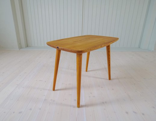 Mid-Century Modern Coffe Table in Pine, Sweden, 1940s-UYK-1706094