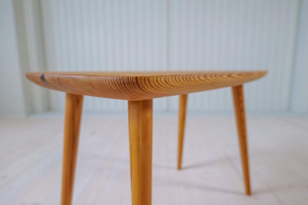 Mid-Century Modern Coffe Table in Pine, Sweden, 1940s-UYK-1706094