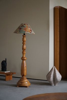 Mid-Century Scandinavian Sculptural Floor Lamp in Solid Pine, 1970s-MXF-1297357