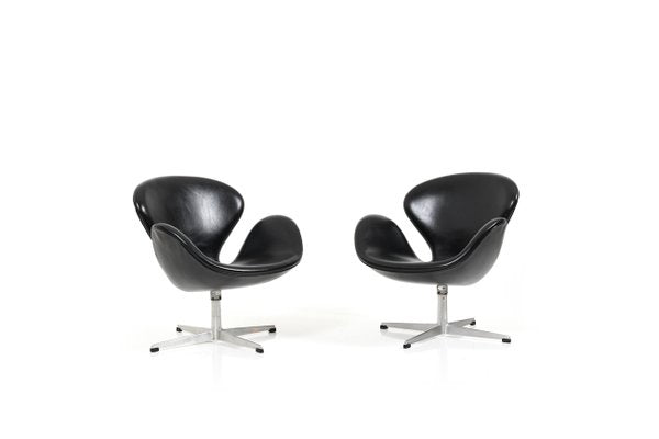 Mid-Century Swan Chairs by Arne Jacobsen for Fritz Hansen, Set of 2-RA-535701