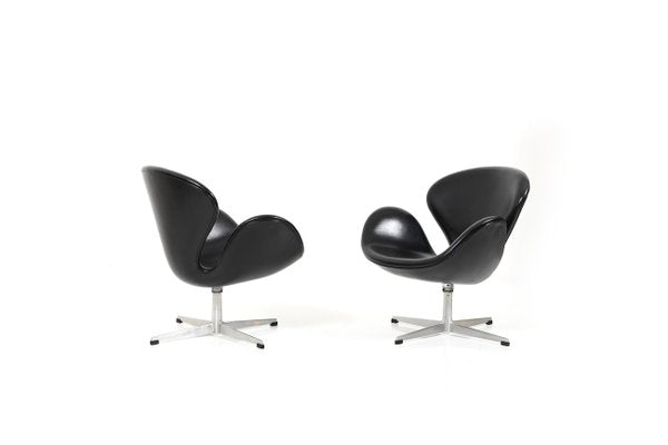 Mid-Century Swan Chairs by Arne Jacobsen for Fritz Hansen, Set of 2-RA-535701