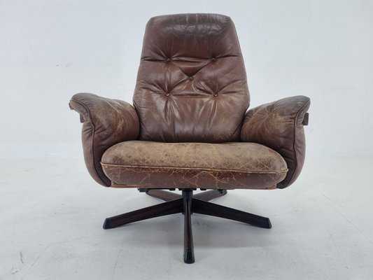 Mid-Century Swivel Leather and Wood Armchair from Göte Möbler Nässjö, Sweden, 1969-TZ-1796094