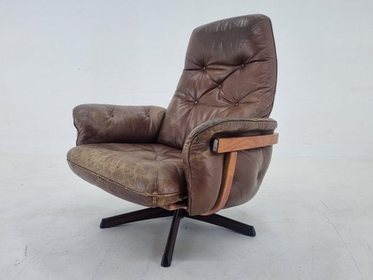 Mid-Century Swivel Leather and Wood Armchair from Göte Möbler Nässjö, Sweden, 1969-TZ-1796094