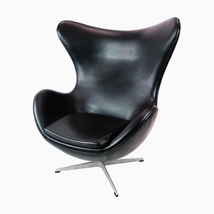 Model 3316 The Egg Chair by Arne Jacobsen and Fritz Hansen, 2001-UY-999255