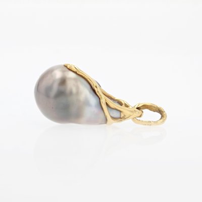 Modern Baroque Grey Pearl 18 Karat Yellow Gold Pendant-OLU-1436475