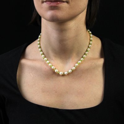 Modern Cultured Pearls Peridots 18 Karat Yellow Gold Clasp Necklace-OLU-1778273