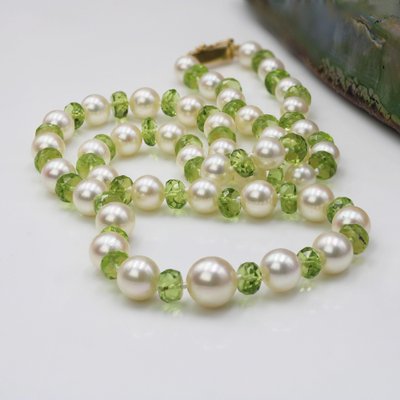 Modern Cultured Pearls Peridots 18 Karat Yellow Gold Clasp Necklace-OLU-1778273