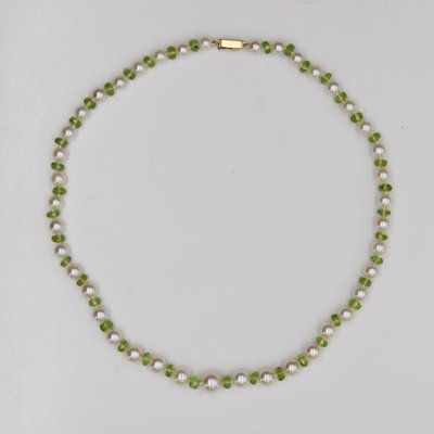 Modern Cultured Pearls Peridots 18 Karat Yellow Gold Clasp Necklace-OLU-1778273