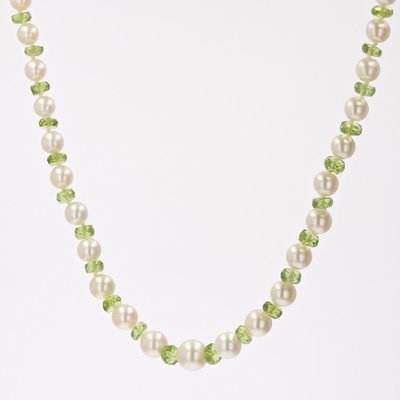 Modern Cultured Pearls Peridots 18 Karat Yellow Gold Clasp Necklace-OLU-1778273