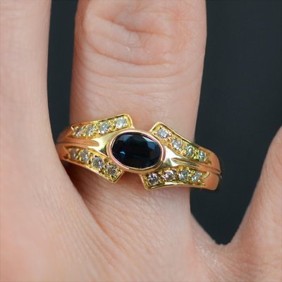 Modern Ring in 18 Karat Yellow Gold with Sapphire and Diamonds-OLU-1315769