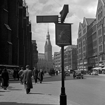 Moenckebergstrasse Cars People City Hall, Hamburg Germany 1938 Printed 2021-DYV-992047