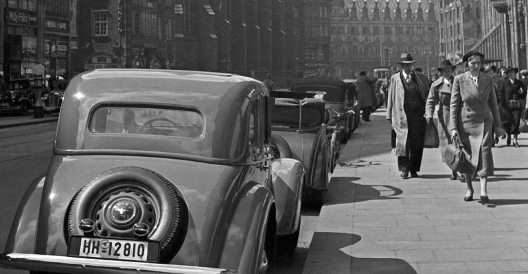 Moenckebergstrasse Hamburg With Cars and People, Germany 1938, Printed 2021-DYV-992038