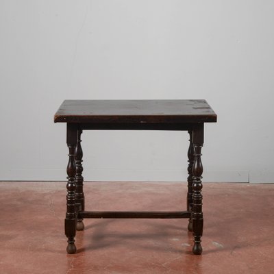 Neoclassical Style Coffee Table with Turned Feet-RAQ-2032803