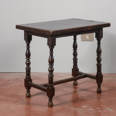 Neoclassical Style Coffee Table with Turned Feet-RAQ-2032803