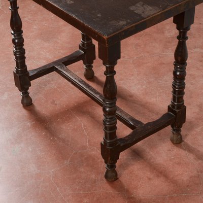 Neoclassical Style Coffee Table with Turned Feet-RAQ-2032803