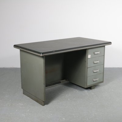 Palazzo Montecatini Metal Desk with Leather Top by Gio Ponti for Antonio Parma Saronno, 1930s-SXX-1077517