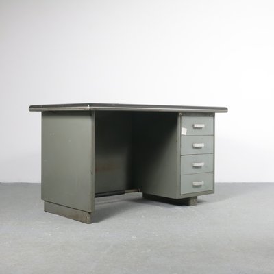 Palazzo Montecatini Metal Desk with Leather Top by Gio Ponti for Antonio Parma Saronno, 1930s-SXX-1077517