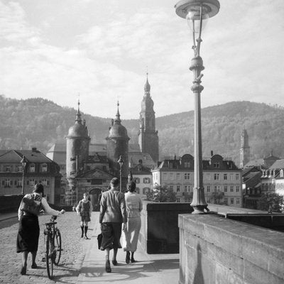 People on Old Bridge at Neckar to Heidelberg, Germany 1936, Printed 2021-DYV-990658