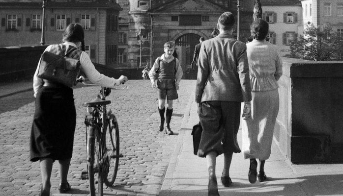 People on Old Bridge at Neckar to Heidelberg, Germany 1936, Printed 2021-DYV-990658