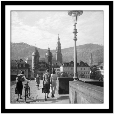 People on Old Bridge at Neckar to Heidelberg, Germany 1936, Printed 2021-DYV-990658