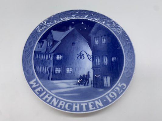 Porcelain Christmas Plate Man with Christmas Tree from Royal Copenhagen, 1925-BZB-2031500