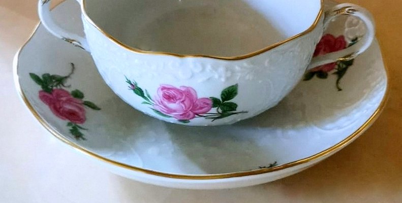 Porcelain Rose Broth Cups & Saucers with Embossed Decorations from Meissen, Set of 24-QRS-1138520