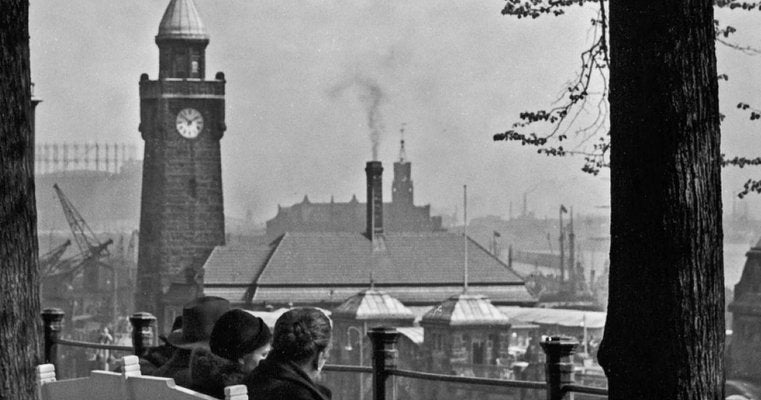 Promenade St. Pauli Landing Bridges Hamburg Viewer, Germany 1938, Printed 2021-DYV-992033