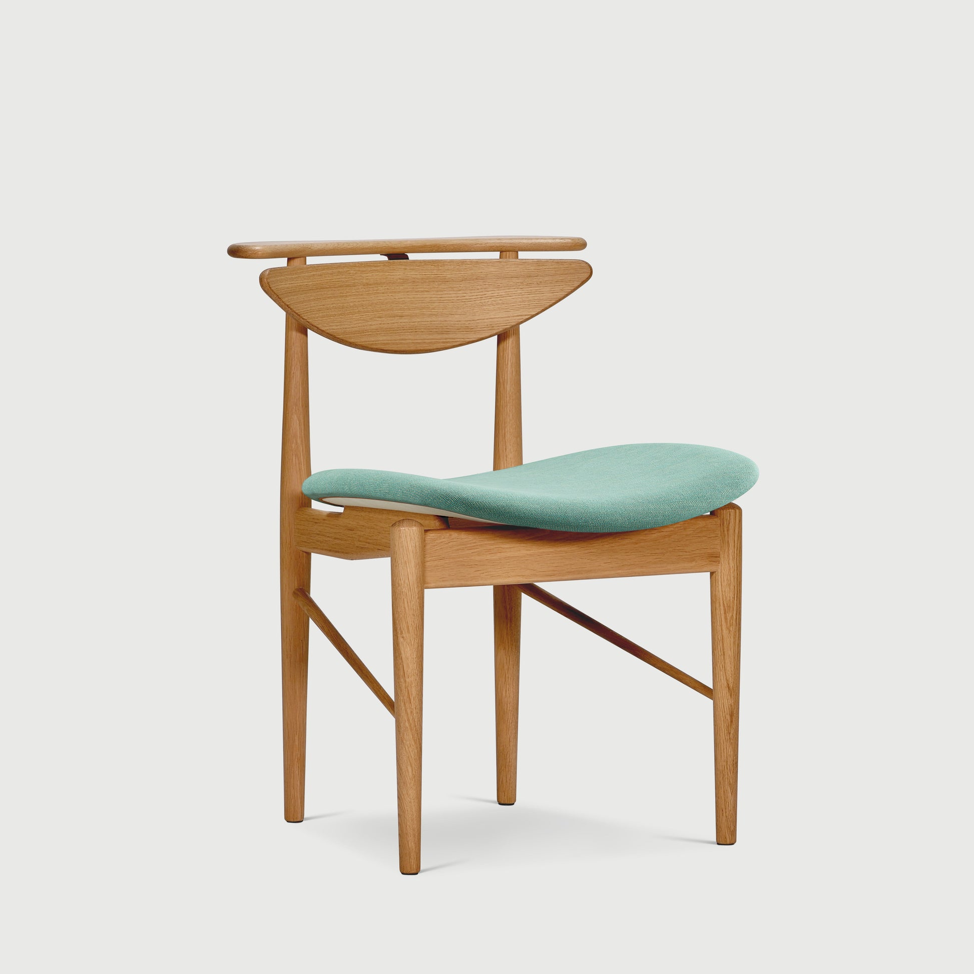 THE READING CHAIR by House of Finn Juhl #Oak Dark Oil  / Watercolour | Himalaya 