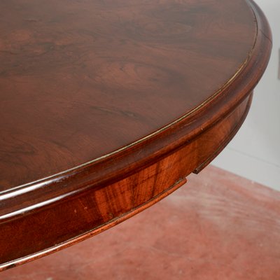 Round Center Table in Walnut with Three Victorian Style Carved Feet-RAQ-2034149