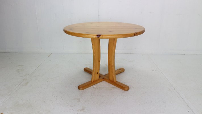 Round Pinewood Dinning Table in the style of Rainer Daumiller, Denmark, 1970s-DT-2026160