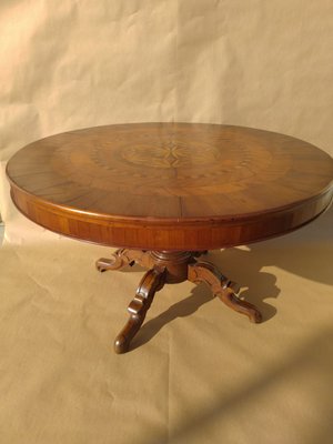 Round Table-KIM-1058002