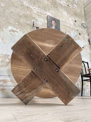 Round Table in Oak-UX-1735582