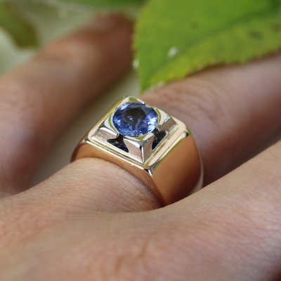 Sapphire 18 Karat Yellow Gold Tank Signet Ring, 1940s-OLU-1743325