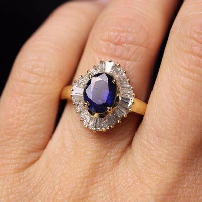 Sapphire Trapeze Cut Diamonds 18 Karat Yellow Gold Ring, 1980s-OLU-2042372