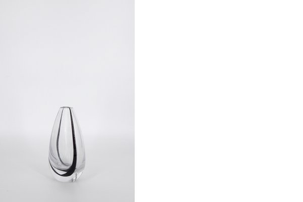 Scandinavian Glass Contour Vase by Vicke Lindstrand for Kosta, 1950s-ZAA-901309