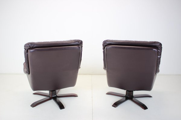 Scandinavian Leather Swivel Chairs with Footrest, 1970s, Finland, Set of 3-TZ-1117898