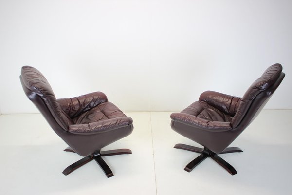 Scandinavian Leather Swivel Chairs with Footrest, 1970s, Finland, Set of 3-TZ-1117898