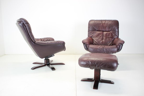 Scandinavian Leather Swivel Chairs with Footrest, 1970s, Finland, Set of 3-TZ-1117898