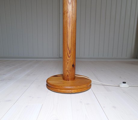 Scandinavian Modern Sculptural Floor Lamp in Pine from Luxus, 1970s-UYK-1793993