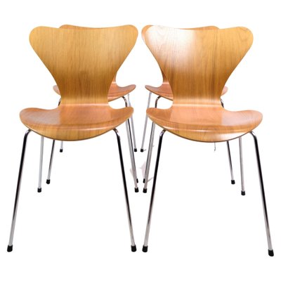 Seven Chairs in Walnut attributed to Arne Jacobsen and Fritz Hansen, 1980s, Set of 6-UY-1816953