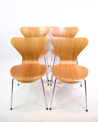 Seven Chairs in Walnut attributed to Arne Jacobsen and Fritz Hansen, 1980s, Set of 6-UY-1816953