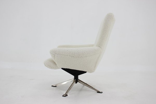 Sheepskin Swivel Armchair from Miroslav Navratil, Czechoslovakia, 1960s-TZ-1345432