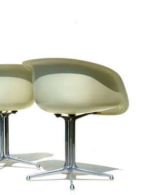 Shell Chairs by Charles & Ray Eames for Herman Miller, 1960s, Set of 2-KGD-255647