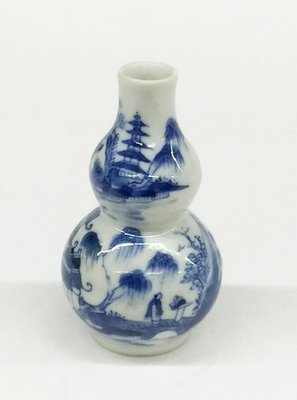 Small Antique Chinese Blue & White Double-Gourd Porcelain Vase-UCH-1224785