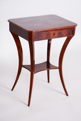 Small Biedermeier Table in Walnut, 1830s-WHY-1768447