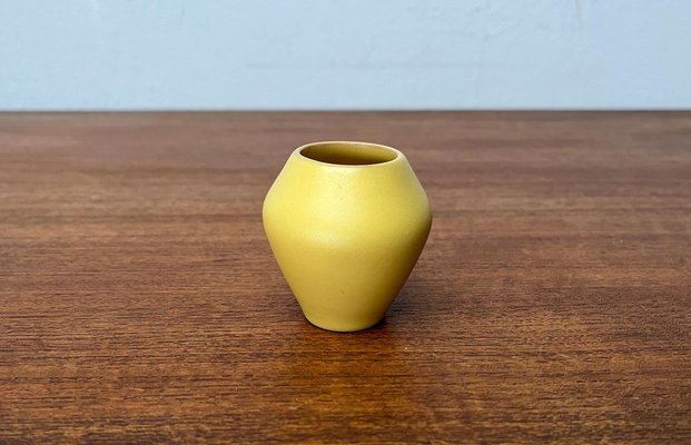 Small Mid-Century Minimalist German Studio Pottery in Yellow Vase from Bückeburg Keramik, 1960s-UAH-1760242