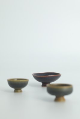 Small Mid-Century Scandinavian Modern Collectible Brown Stoneware Bowls by John Andersson for Höganäs Ceramics, 1950s, Set of 3-ZAA-1800450