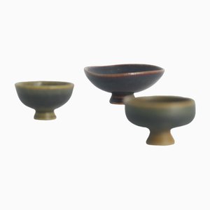 Small Mid-Century Scandinavian Modern Collectible Brown Stoneware Bowls by John Andersson for Höganäs Ceramics, 1950s, Set of 3-ZAA-1800450